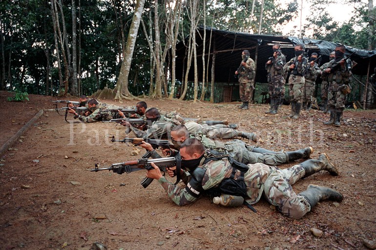 Paramilitaries of the Bloque Metro in their encampment