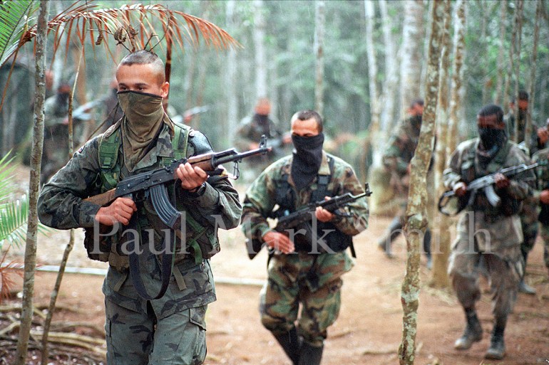 Paramilitaries of the Bloque Metro in their encampment