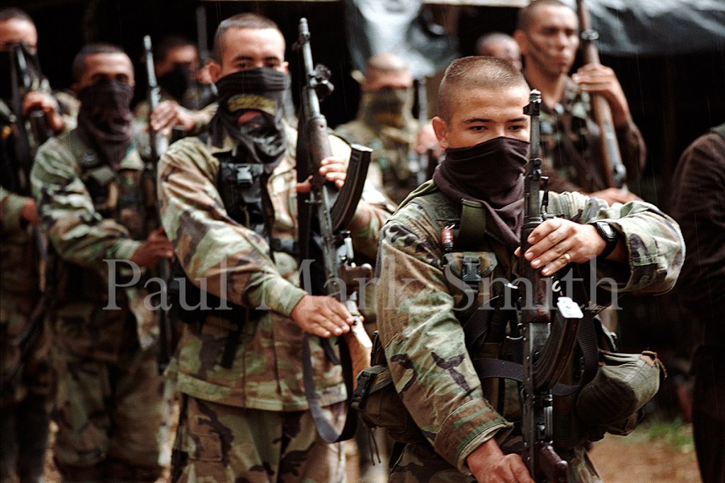 Paramilitaries of the Bloque Metro in their encampment
