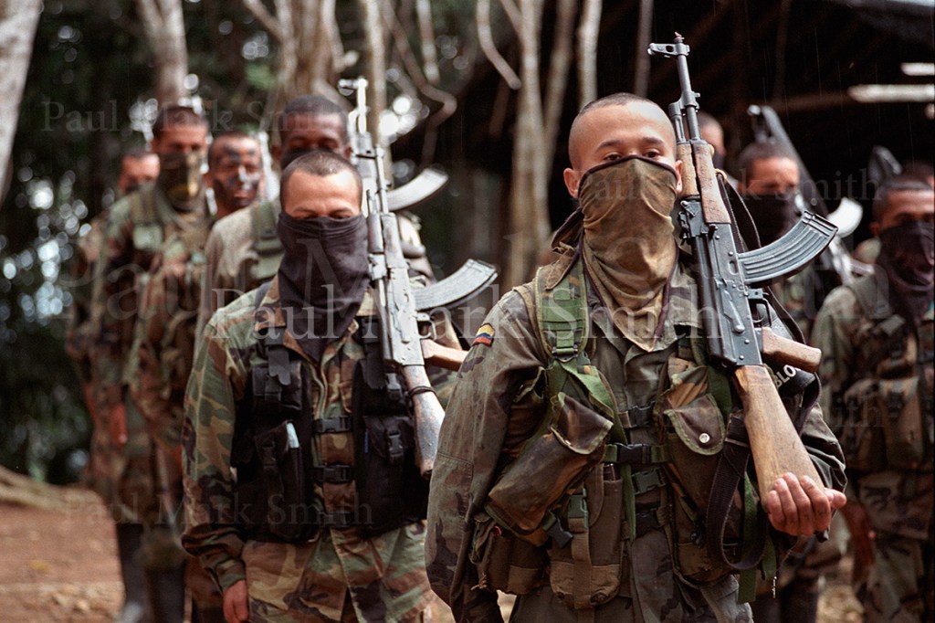 Paramilitaries of the Bloque Metro in their encampment