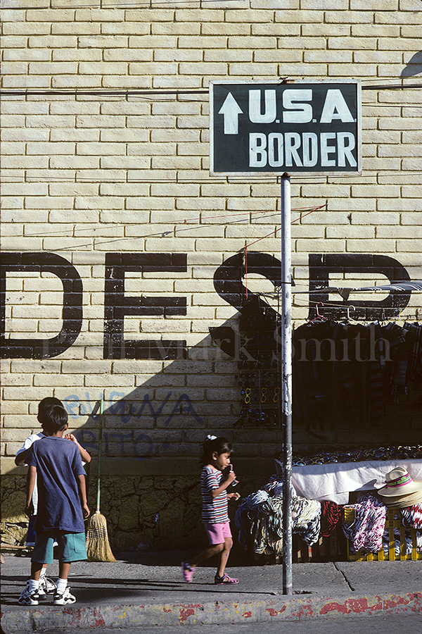 USA signpost with arrow pointing to the heavens